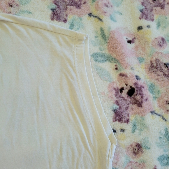 Tahari Cream Colored V-Neck Top - NWT - Picture 6 of 11